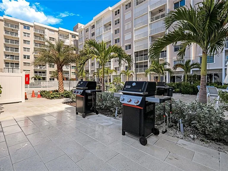 3443 Gulf Shore Blvd N #803 — Photo 23