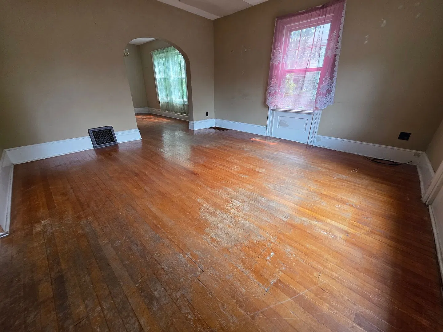 $1295 |3Bd 2Ba| 434 Niagara Street | Available 06/01/2027 — Photo 3