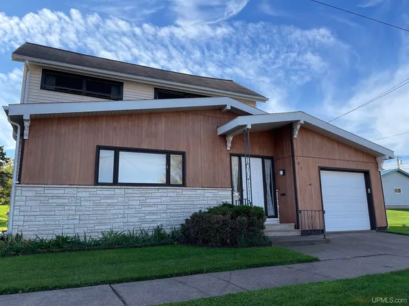 105 E Longyear St, Bessemer, MI 49911