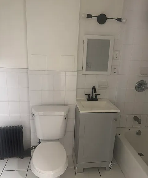 900 Summit Ave #8 — Photo 11