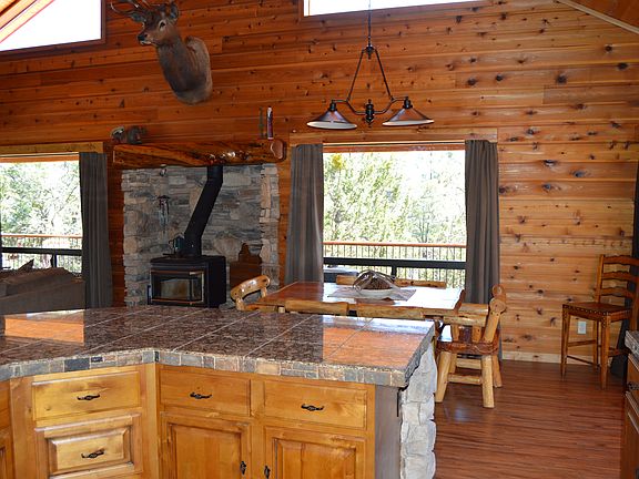 3rd image of 1529 Rocky Top Dr