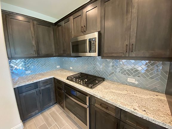 4th image of 583 Agapanthus Way
