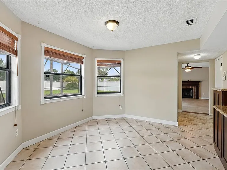 7925 Tumblestone Dr — Photo 14