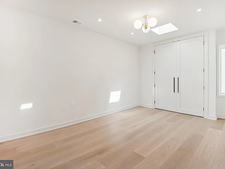 1329 Connecticut Ave NW #300 — Photo 42