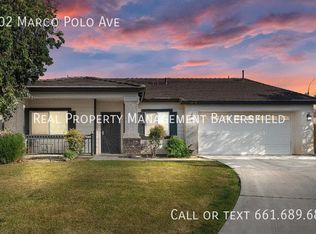 9902 Marco Polo Ave, Bakersfield, CA 93312