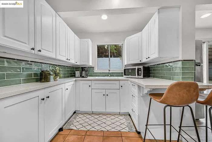 3 bed, 966 sqft, $3,650 — Photo 3
