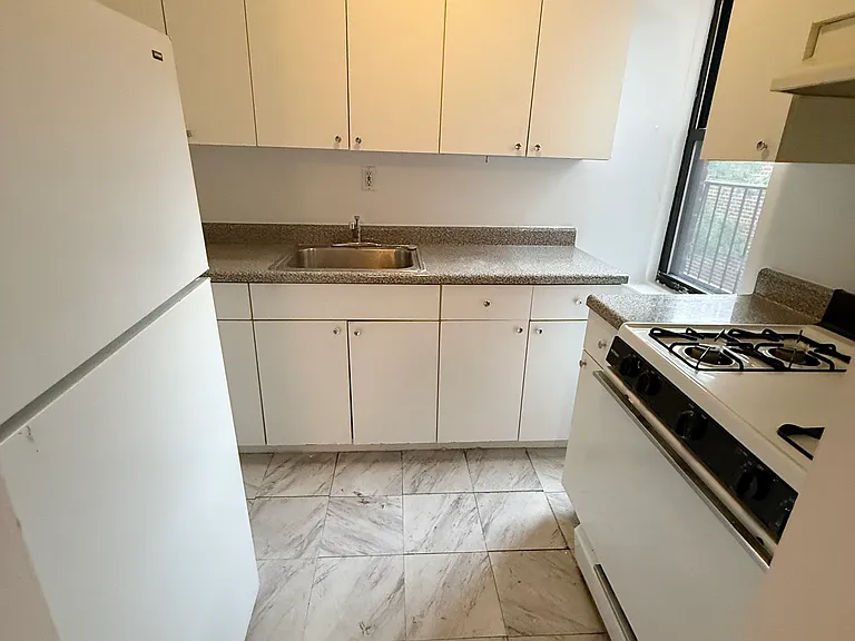 10 Franklin Ave #6L — Photo 4
