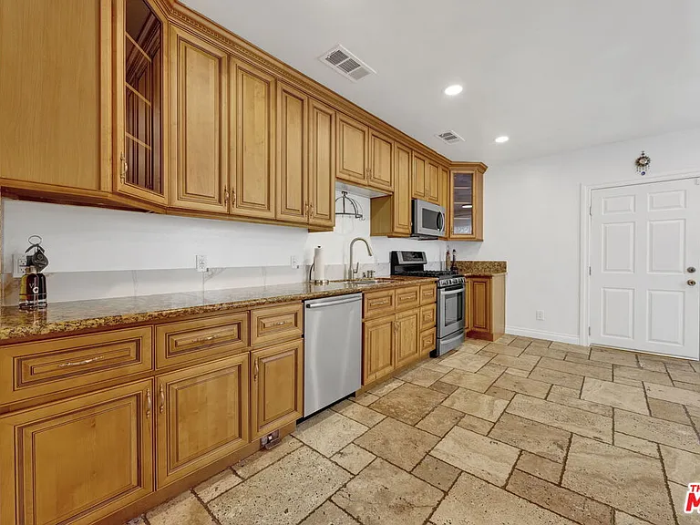 10109 Gloria Ave — Photo 10