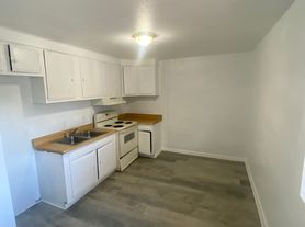 Eagle Peak Apartments