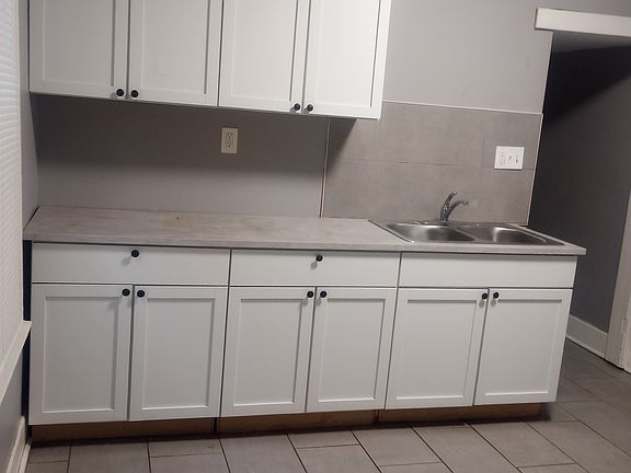 2nd image of 3286 W Euclid Ave