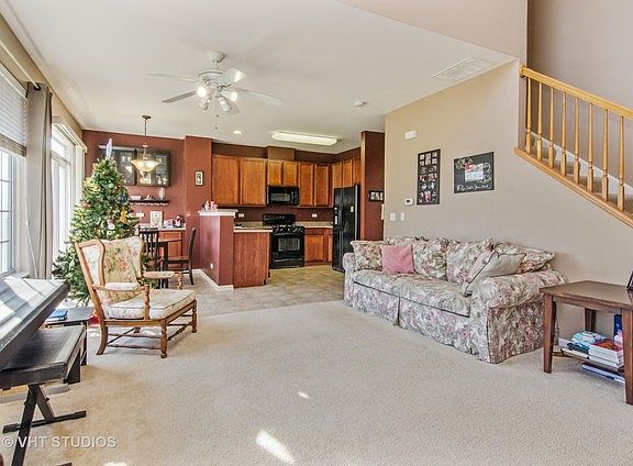3rd image of 2342 Claremont Ln