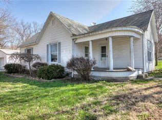 204 E 3rd St, Dearborn, MO 64439