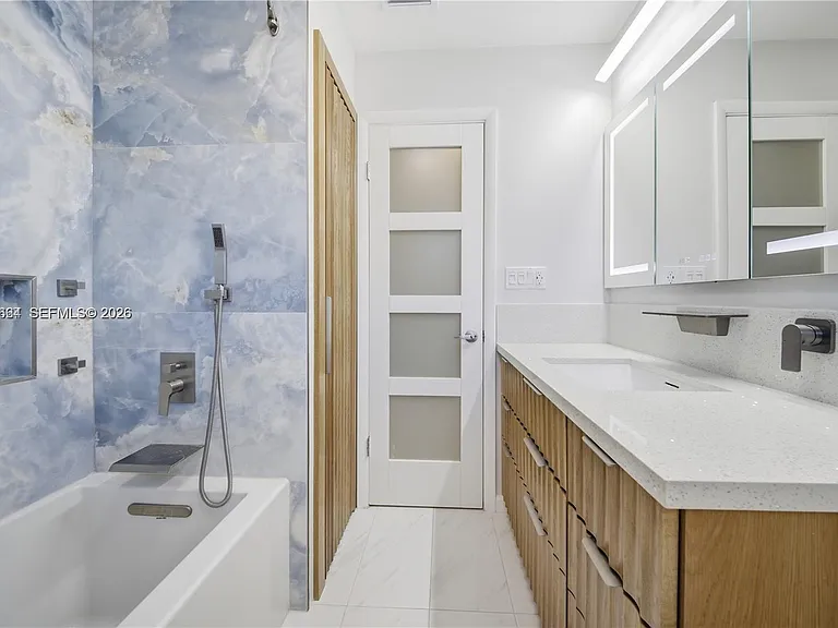 2202 N 42nd Ave — Photo 9