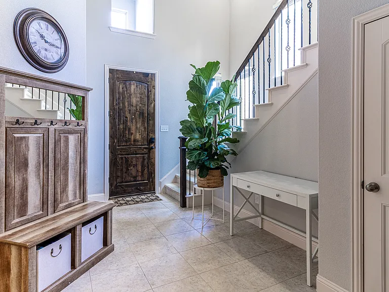 600 Wilshire Ln — Photo 6