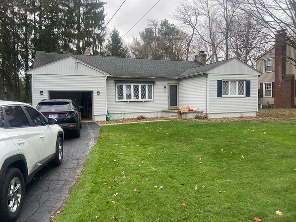 15 Walker Ct, Poland, OH 44514