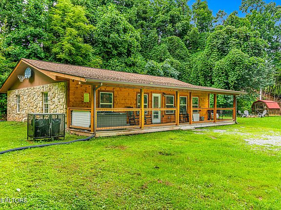 2nd image of 903 Johns Branch Rd