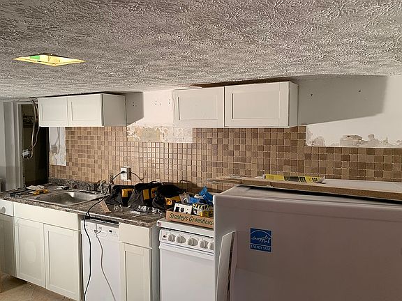 5th image of 121 E Churchwell Ave