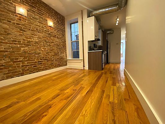 5th image of 530 Chauncey St APT 2L