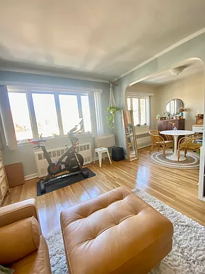 Rented by Zikos Realty Services | media 3