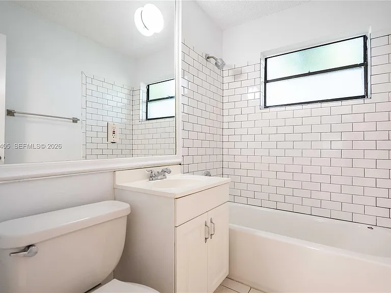 3265 Virginia St #18 — Photo 16