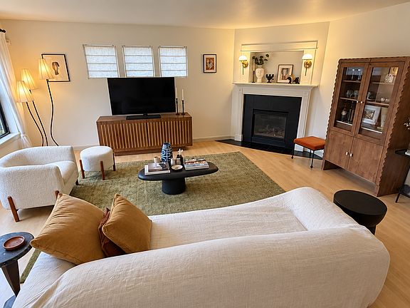 5th image of 3619 22nd Ave W #B