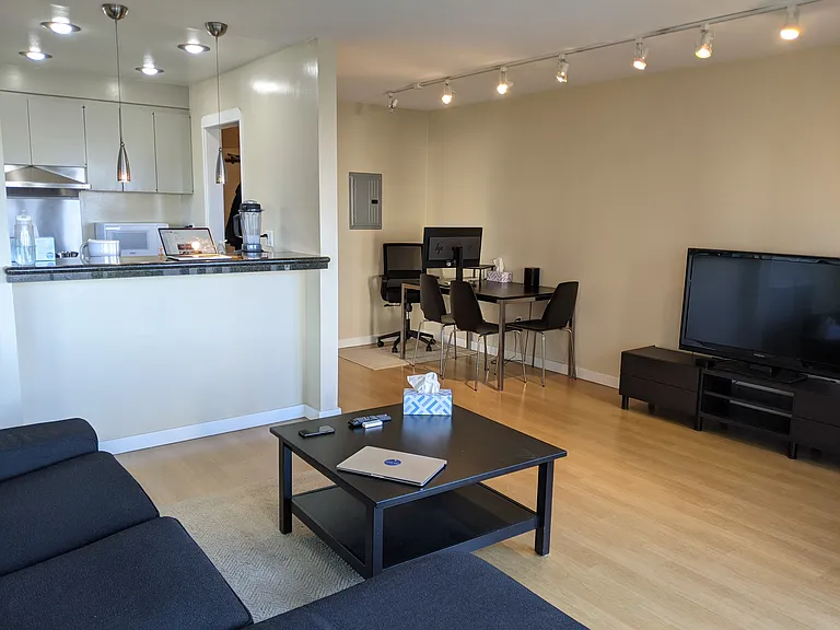 1818 Broadway St #204 — Photo 2