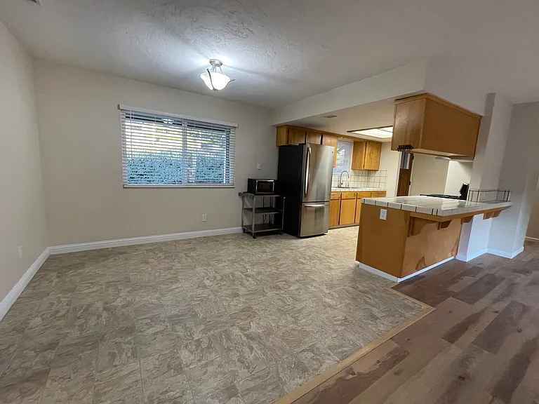 48220 White Oak Dr — Photo 3