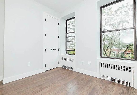 4th image of 409 Chauncey St #3D