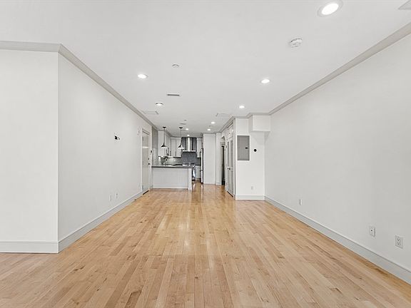 5th image of 542 Dorchester Ave #302