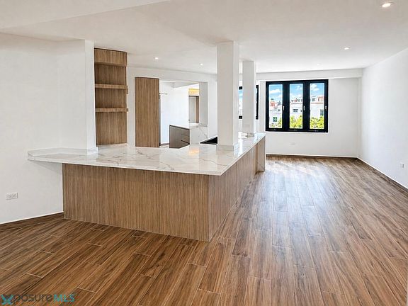2nd image of 54 Calle Las Palmeras #401
