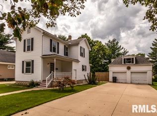 304 S Cedar St, Washington, IL 61571