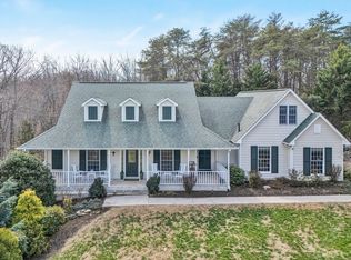 20 S Pointe Ln, Moneta, VA 24121