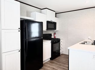 4106 Riverview Cir, Mount Clemens, MI 48043