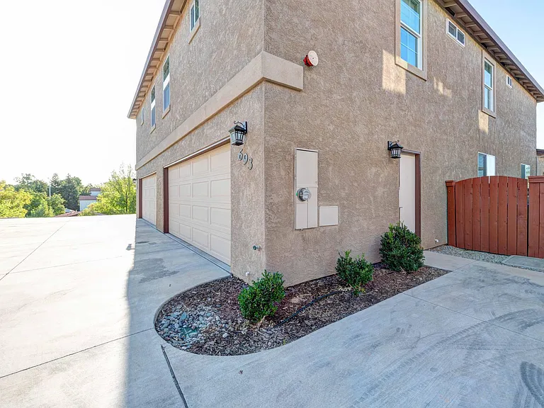 695 Mission De Oro Dr — Photo 3