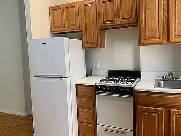 4th image of 223 E 85th St APT 26