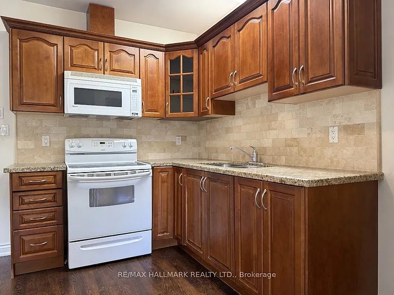 2038 Danforth Ave #2 — Photo 8