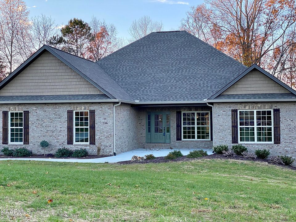 1st image of 611 Bainbridge Dr