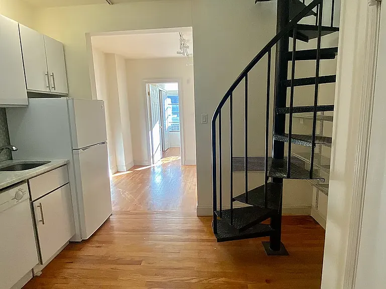 405 E 69th St #5D — Photo 2