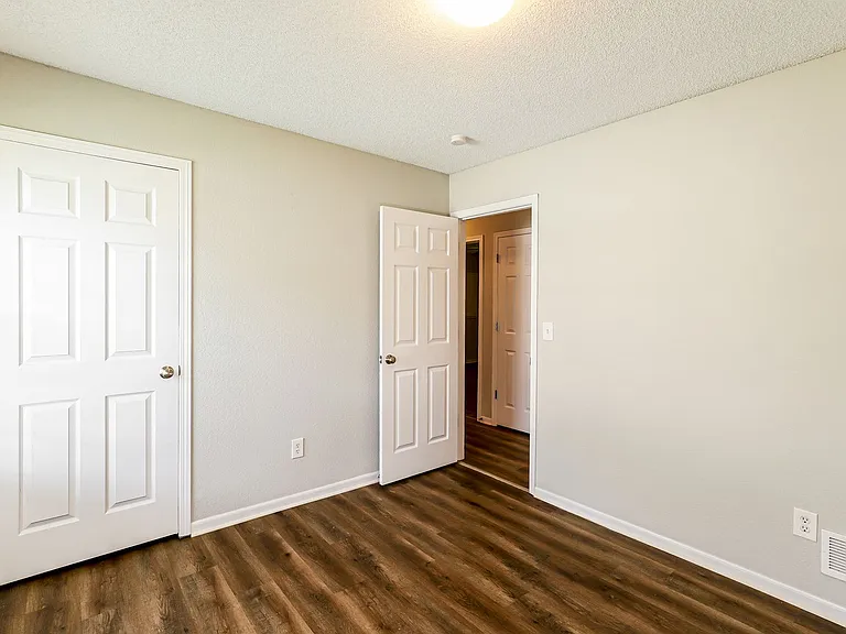 514 NW Woodbury Dr — Photo 12