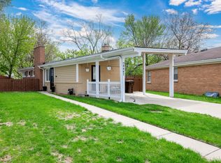 8447 Gross Point Rd, Skokie, IL 60077