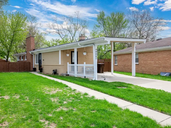 8447 Gross Point Rd, Skokie, IL 60077