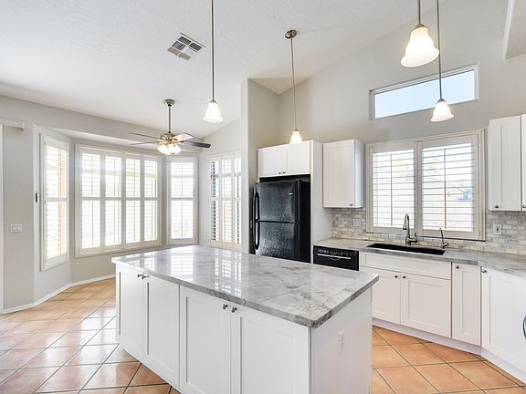 3rd image of 5101 W Ivanhoe St