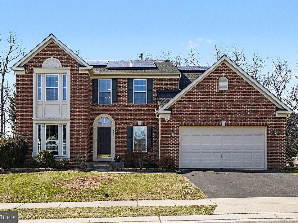 1st image of 102 Grace Manor Dr