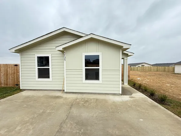 5725 Saint Dominic Dr, Laredo, TX 78046