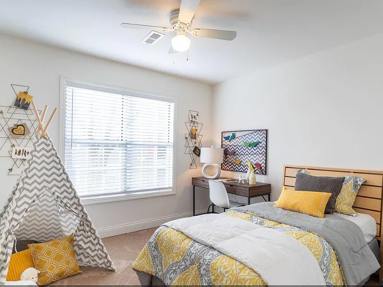Woodchase Apartments — Photo 9