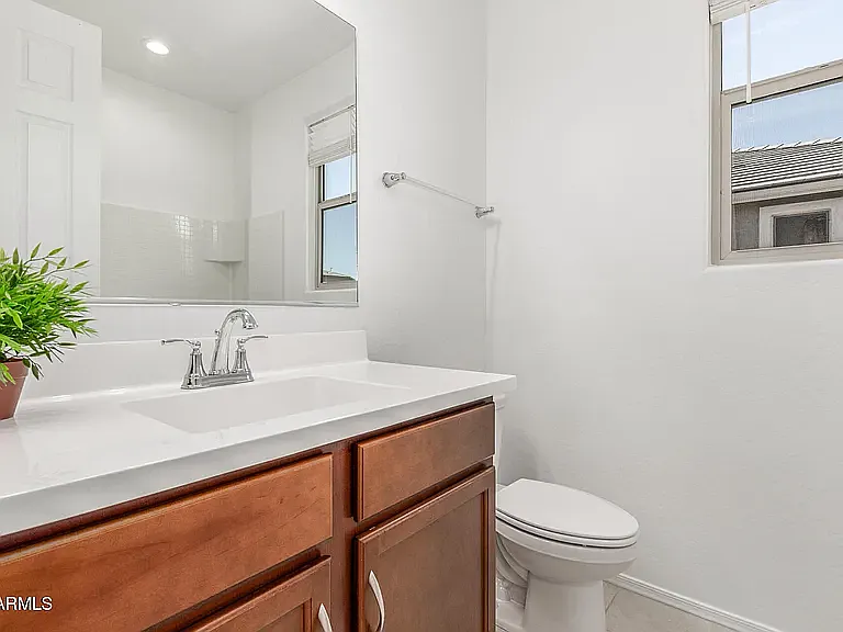 637 S Lamar Pl — Photo 7