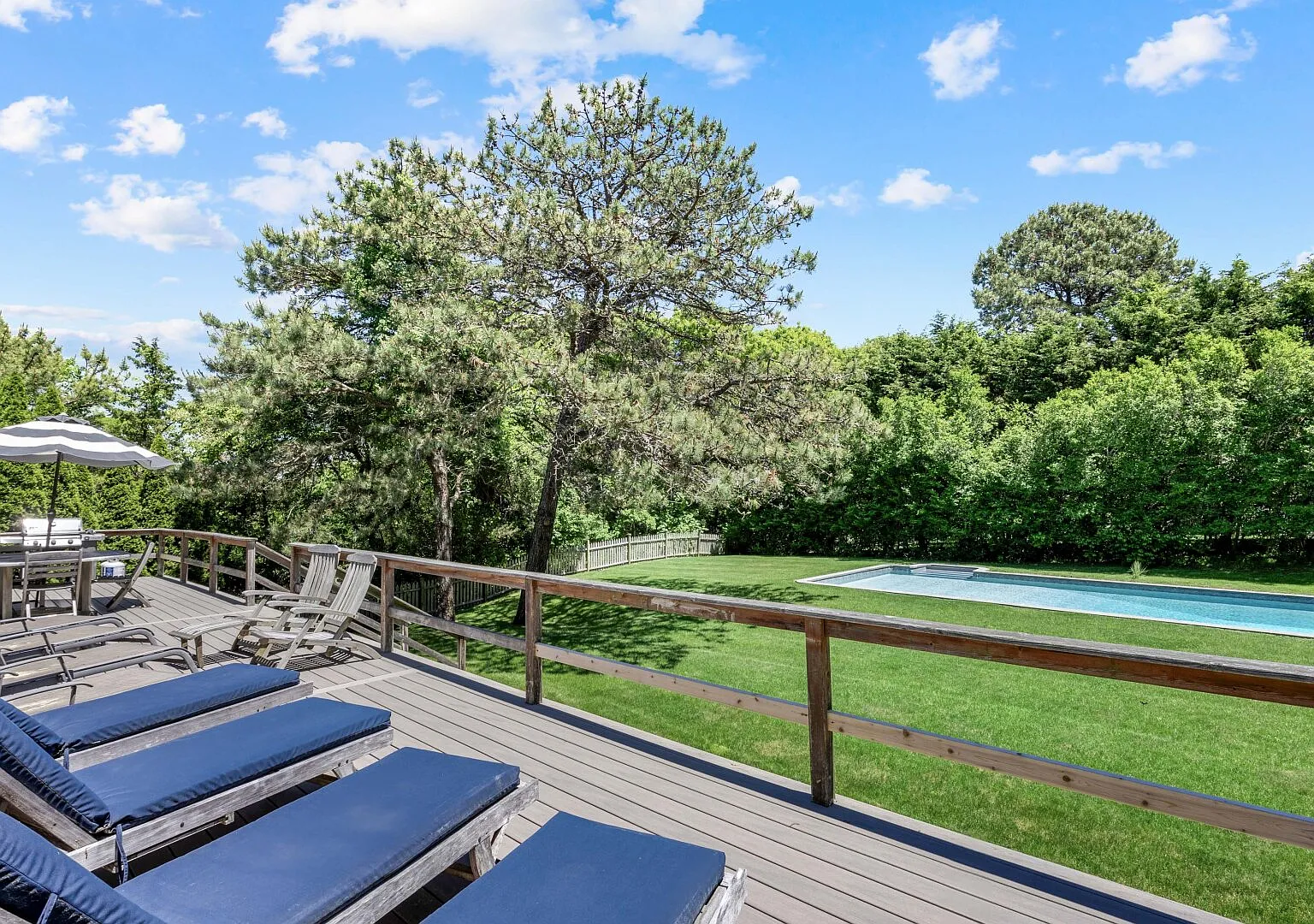 Spacious Southampton Home in Shinnecock Hills, Heated Pool — Photo 3