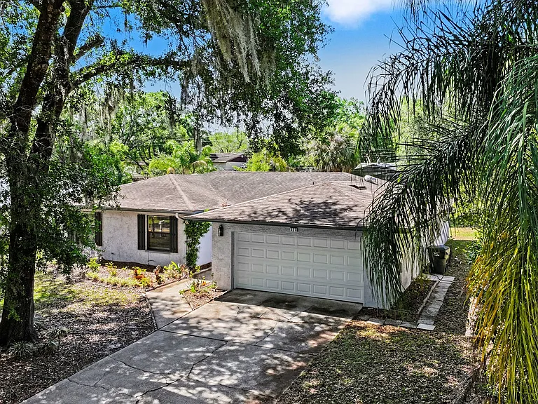 851 Rolling Woods Ln — Photo 4