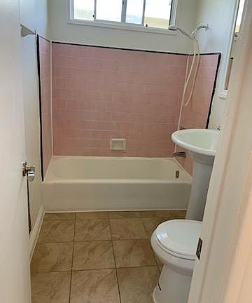 4th image of 6223 Woodruff Ave #B