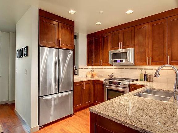 3rd image of 10610 NE 9th Pl #G402